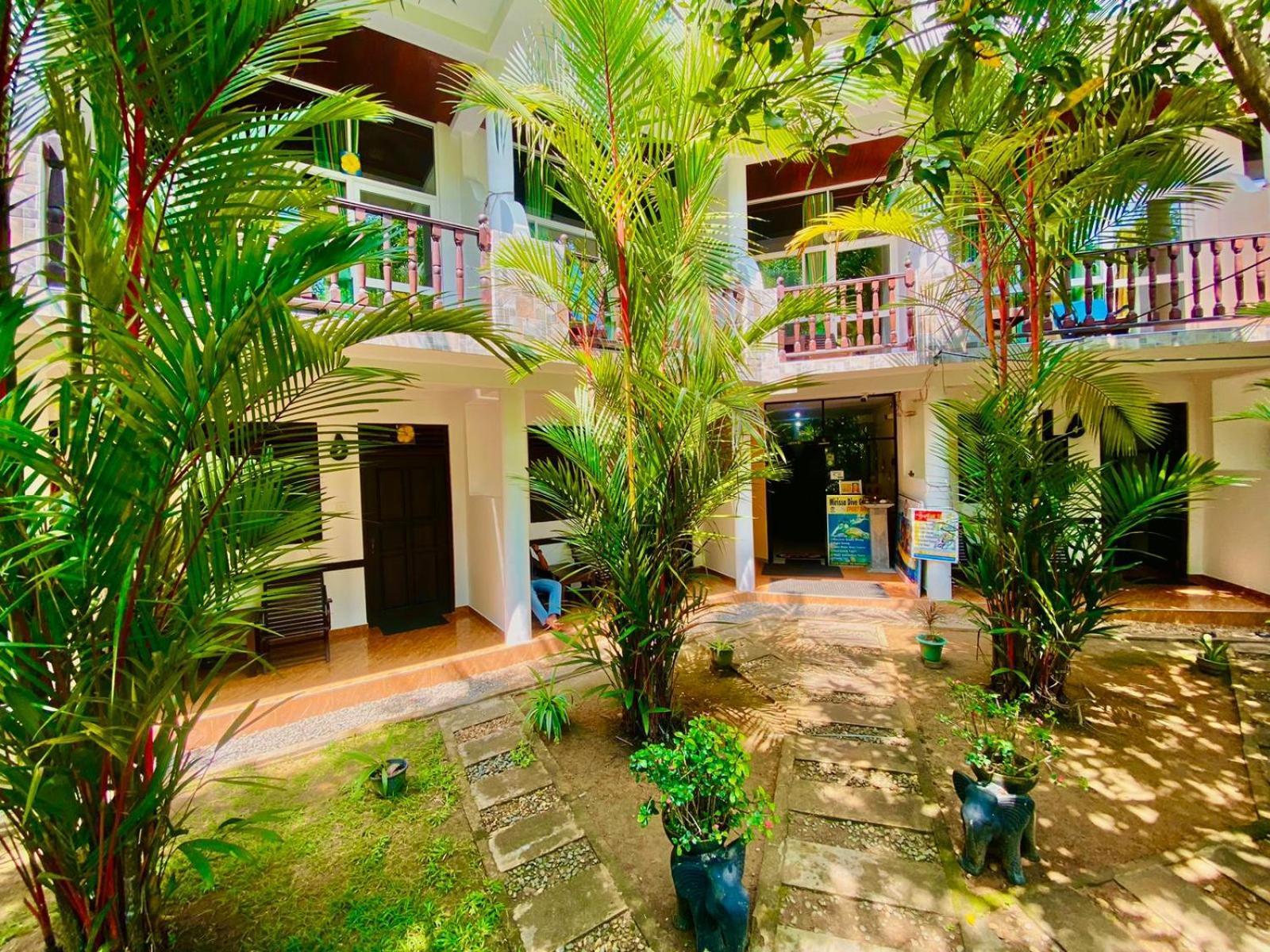 Poppies Mirissa Hotel Exterior photo
